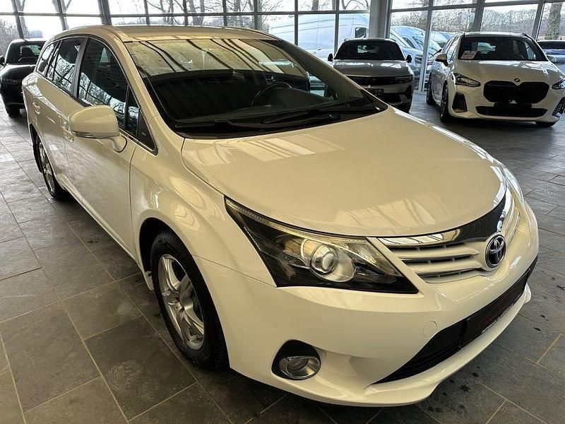 Gebraucht Toyota Avensis Sol 147 PS (108 kW) 2012 Weiß Kombi