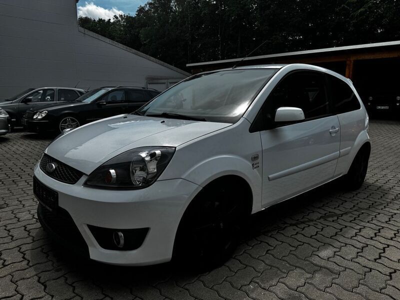 Weiß Gebraucht 2007 Ford Fiesta Ambiente Kleinwagen | 1.090 € (Fairer Preis) - Bild 1/4