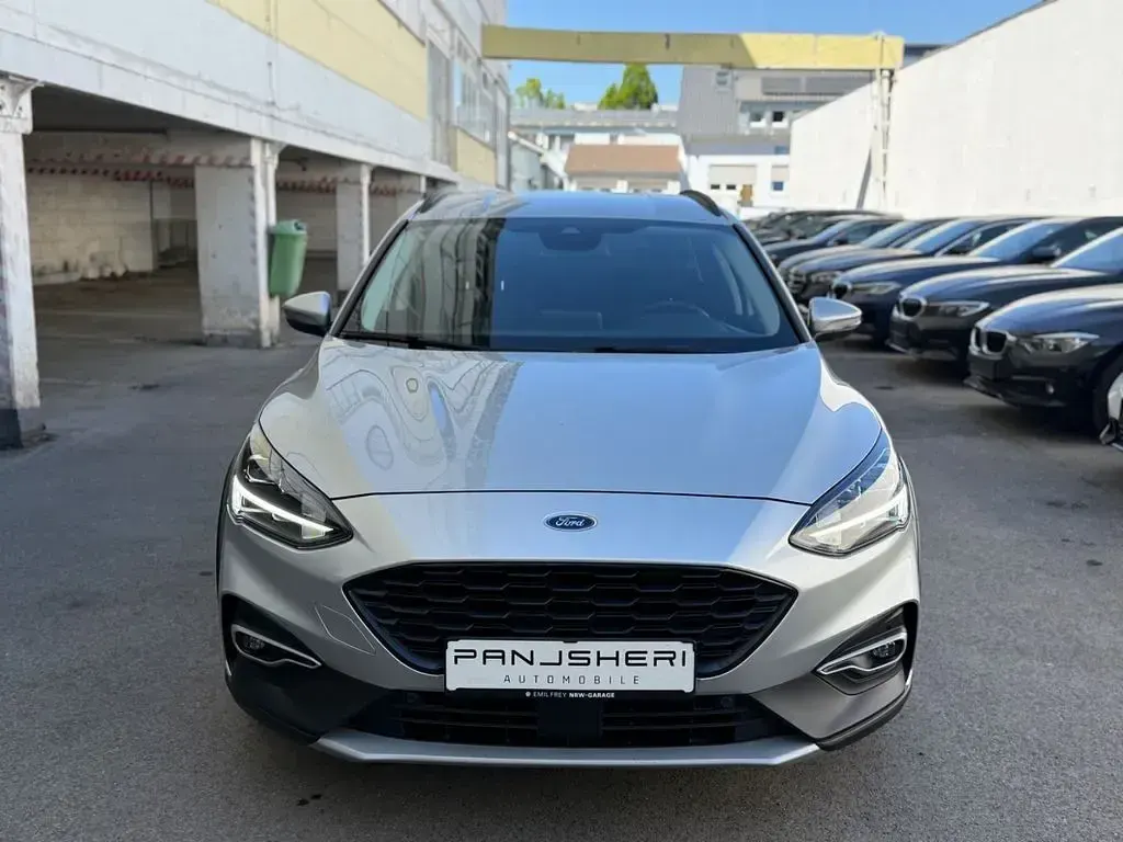 Używany Ford Focus Active 150 KM (110 kW) 2022 Srebrny Sedan/Limuzyna