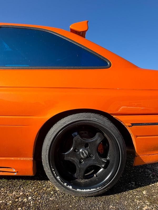 Używany Ford Escort RS 150 KM (110 kW) 1992 Pomarańczowy Coupe