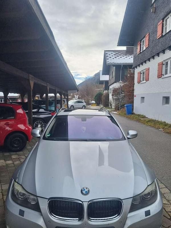 Silber Gebraucht 2010 BMW 320 Kombi | 3.500 € (Guter Preis) - Bild 1/4