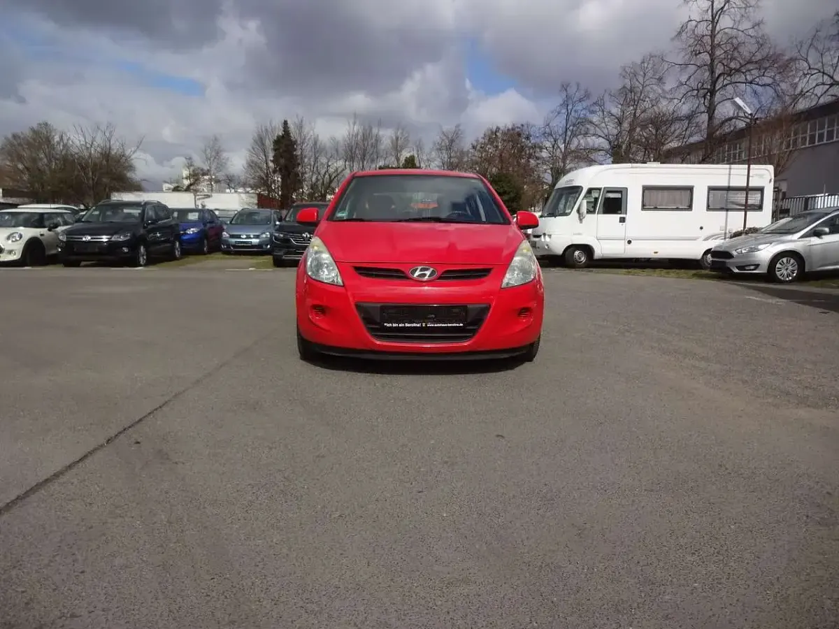 Gebraucht Hyundai i20 Edition 77 PS (56 kW) 2011 Rot Kleinwagen