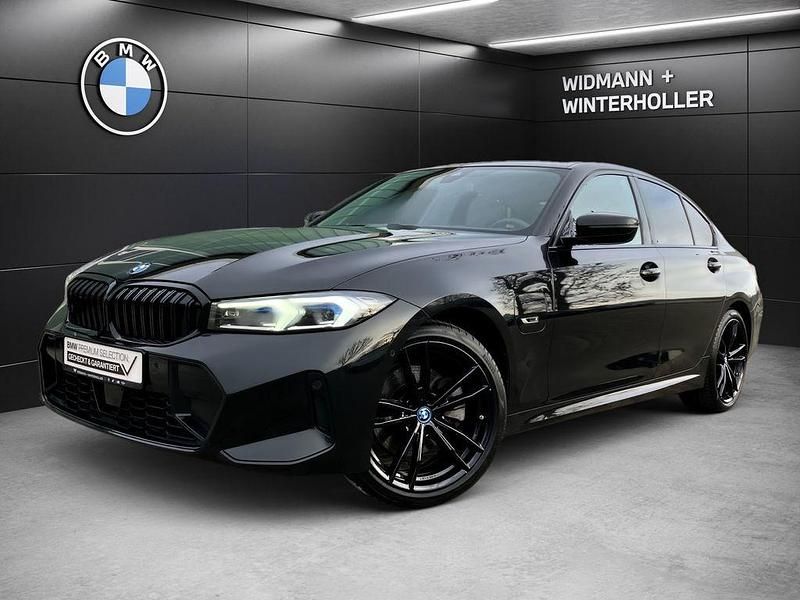 Schwarz Gebraucht 2022 BMW 330e Comfort Edition Limousine | 38.580 € (Teuer) - Bild 1/4