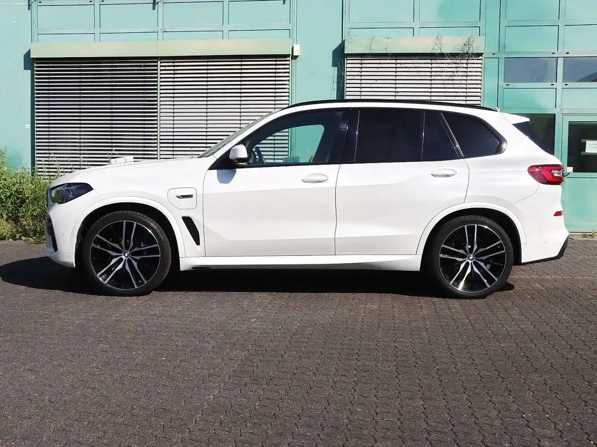 Gebraucht BMW X5 M Sport 286 PS (210 kW) 2022 Mineralweiß SUV