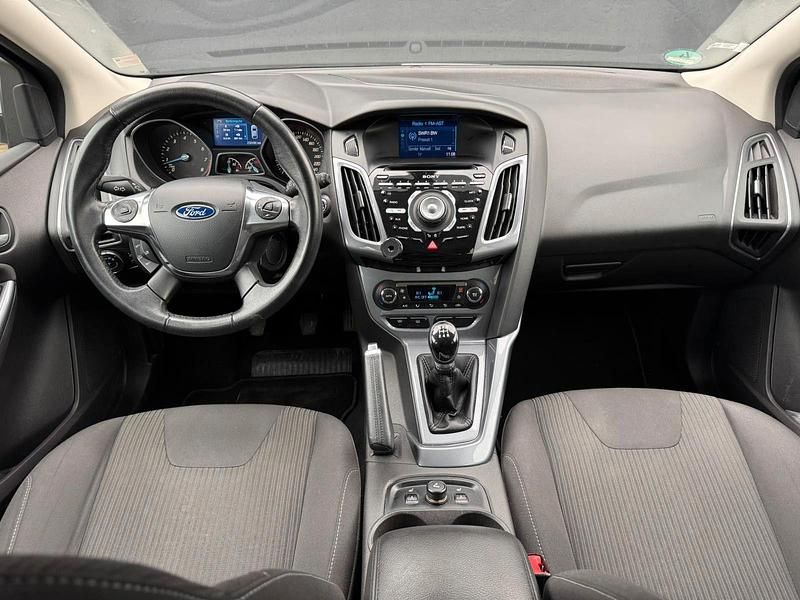 Gebraucht Ford Focus 101 PS (74 kW) 2013 Weiß Kombi