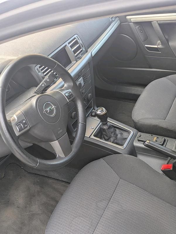 Gebraucht Opel Signum 150 PS (110 kW) 2007 Silber Kleinwagen