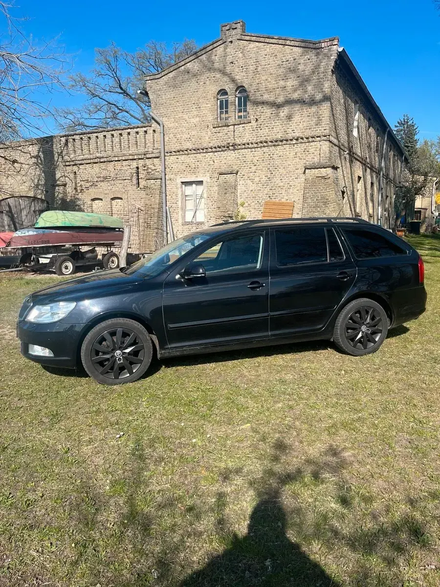 Gebraucht Skoda Octavia 140 PS (102 kW) 2010 Schwarz Kombi