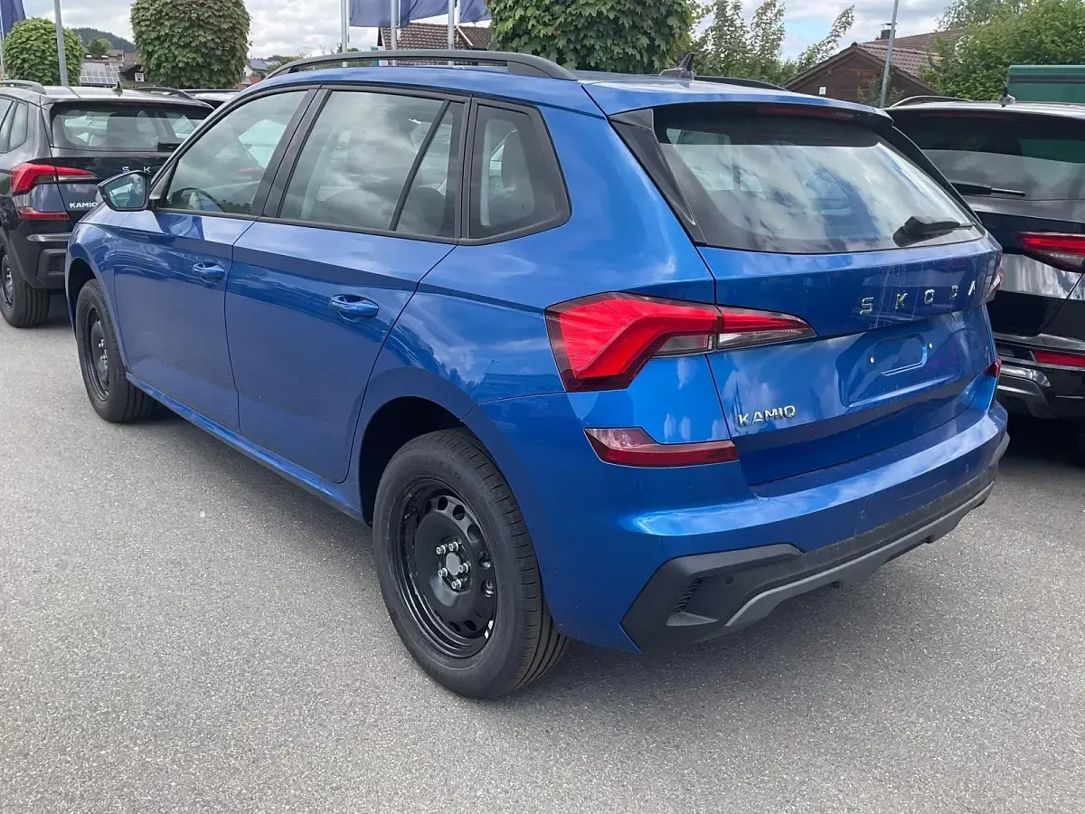 Neu Skoda Kamiq Selection 150 PS (110 kW) 2026 Race blau metallic SUV