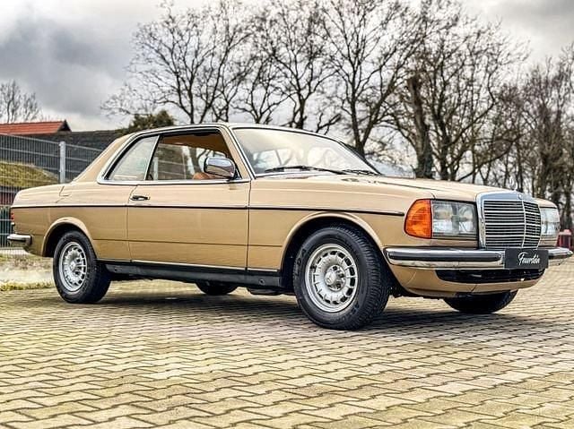 Gebraucht Mercedes 230 136 PS (100 kW) 1982 Gold metallic Coupé