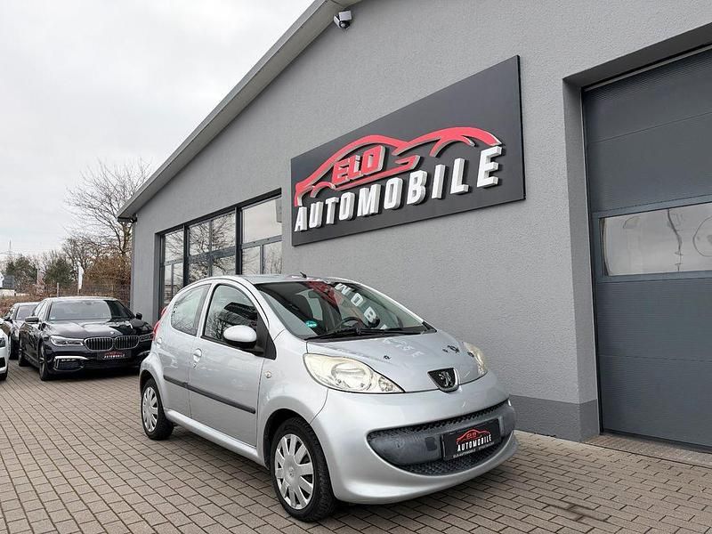 Gebraucht Peugeot 107 54 PS (39 kW) 2006 Silber Kleinwagen