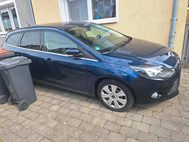 Gebraucht Ford Focus 140 PS (102 kW) 2012 Blau Kombi