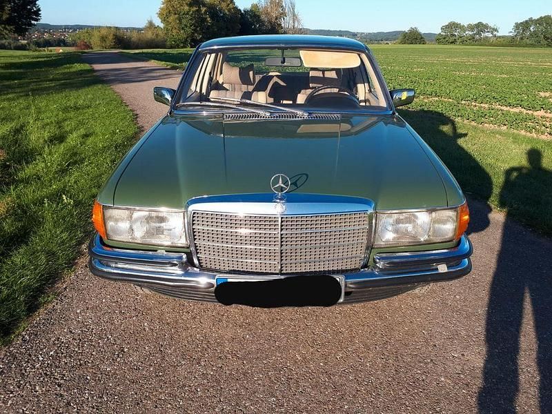 Gebraucht Mercedes E280 177 PS (130 kW) 1977 Grün Limousine