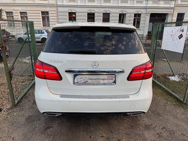 Gebraucht Mercedes B200 AMG Edition 1 136 PS (100 kW) 2017 Weiß Kleinwagen