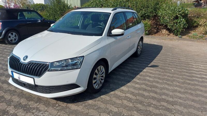 Weiß Gebraucht 2021 Skoda Fabia Ambition Kombi | 11.800 € (Guter Preis) - Bild 1/4