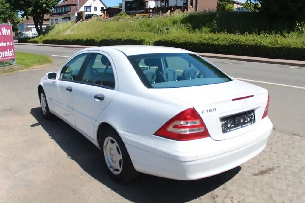 Gebraucht Mercedes C180 Classic 129 PS (94 kW) 2000 Weiß Limousine