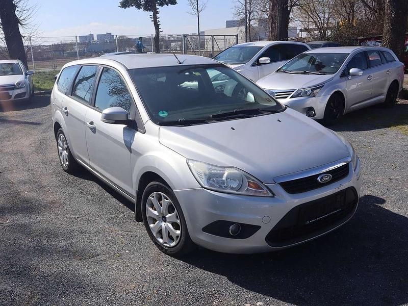 Usado Ford Focus Style 101 CV (74 kW) 2008 Plateado Familiar