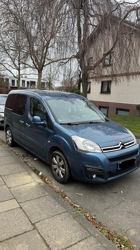 Blau Gebraucht 2016 Citroën Berlingo Van / Kleinbus | 6.299 € (Fairer Preis) - Bild 1/4