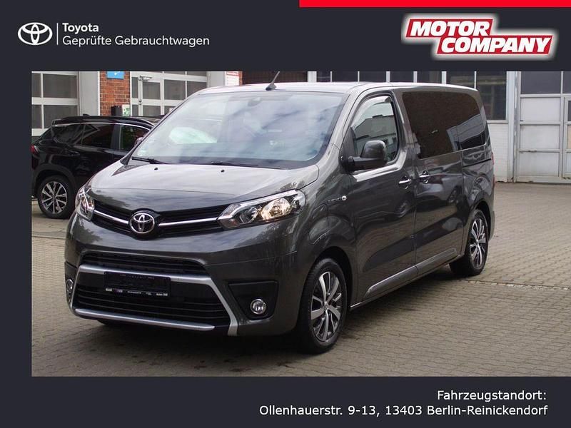 Grau Gebraucht 2021 Toyota Proace Verso Team Kombi | 29.990 € (Superpreis) - Bild 1/4