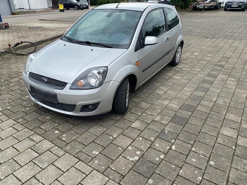 Silber Gebraucht 2005 Ford Fiesta Kleinwagen | 1.750 € (Fairer Preis) - Bild 1/4