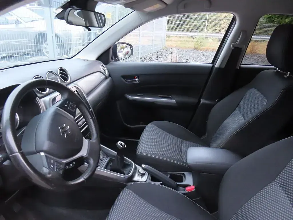 Gebraucht Suzuki Vitara Comfort 111 PS (81 kW) 2019 Schwarz SUV