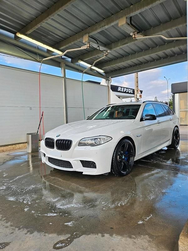 Używany BMW M550 381 KM (280 kW) 2012 Biały Sedan/Limuzyna