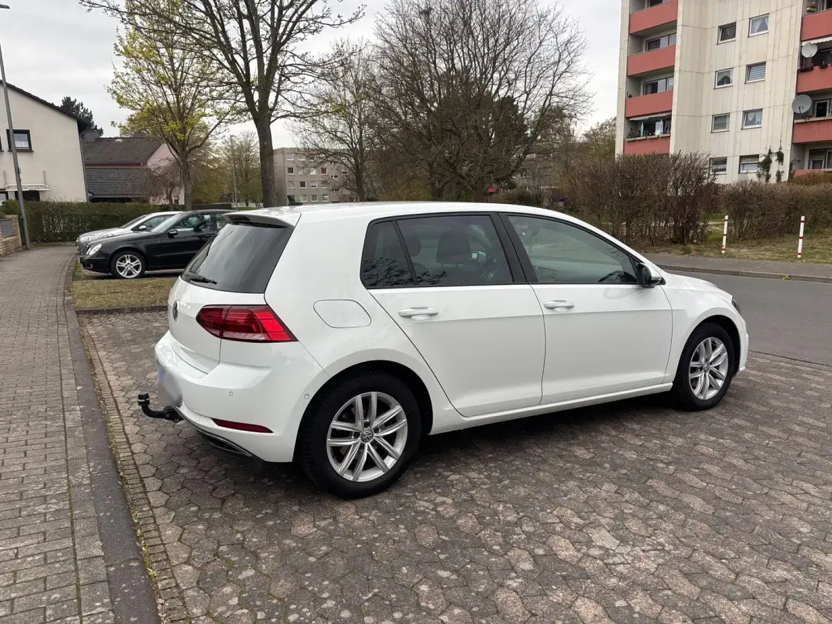 Gebraucht VW Golf VII Comfortline 116 PS (85 kW) 2017 Weiß Limousine