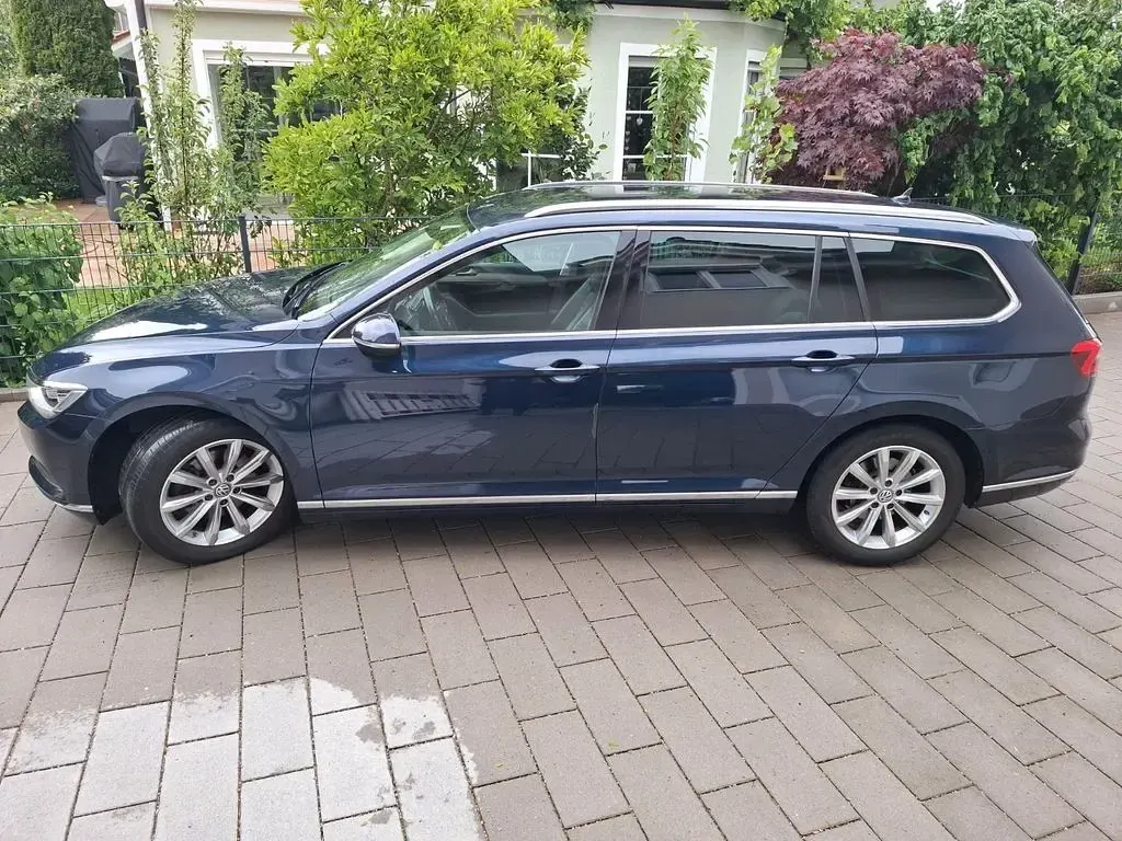 Gebraucht VW Passat Highline 150 PS (110 kW) 2017 Blau Kombi