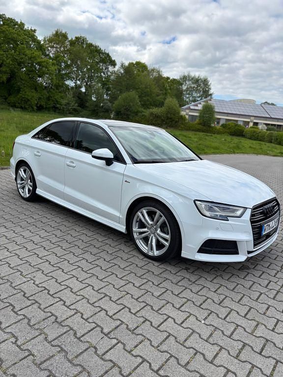 Weiß Gebraucht 2019 Audi A3 Ambiente Limousine | 24.599 € (Etwas zu teuer) - Bild 1/4