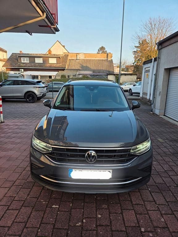 Gebraucht VW Tiguan Life 150 PS (110 kW) 2022 Grau SUV