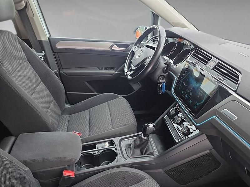 Gebraucht VW Touran Comfortline 150 PS (110 kW) 2019 Silber Van / Kleinbus