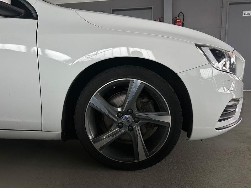 Gebraucht Volvo S60 R-Design 243 PS (178 kW) 2015 Weiß Limousine