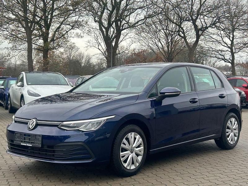 Blau Gebraucht 2021 VW Golf VIII Life Limousine | 17.480 € (Guter Preis) - Bild 1/4