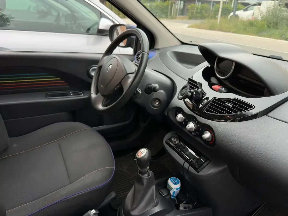 Gebraucht Renault Twingo Initiale Paris 75 PS (55 kW) 2013 Violet Kleinwagen