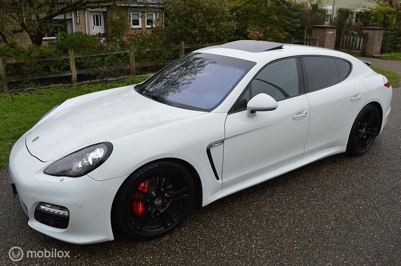 Second-hand Porsche Panamera 250 CP (183 kW) 2012 Alb Berlinǎ