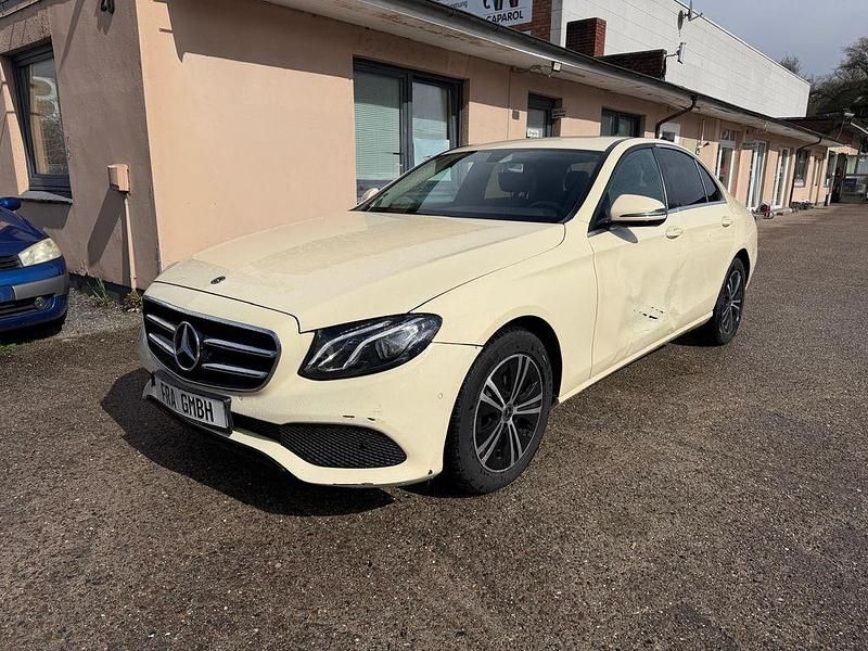 Gebraucht Mercedes E220 194 PS (142 kW) 2020 Beige Limousine