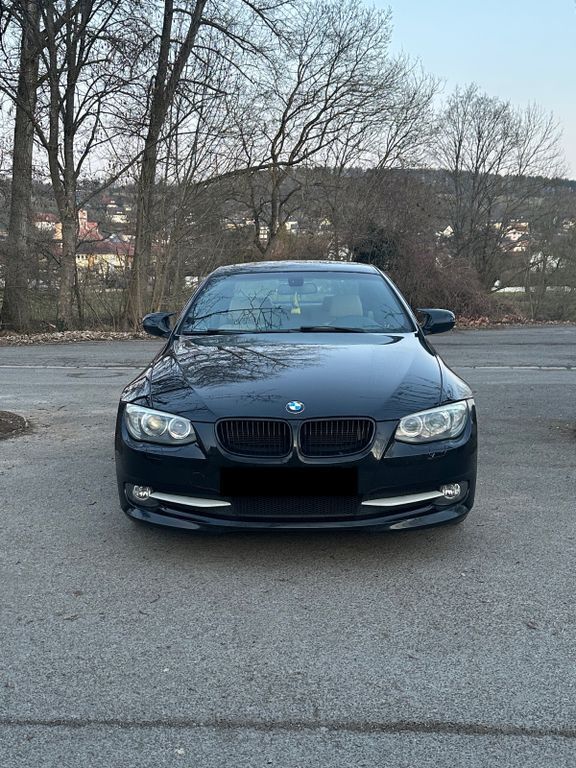 Schwarz Gebraucht 2011 BMW 320 M Sport Coupé | 8.500 € (Guter Preis) - Bild 1/4