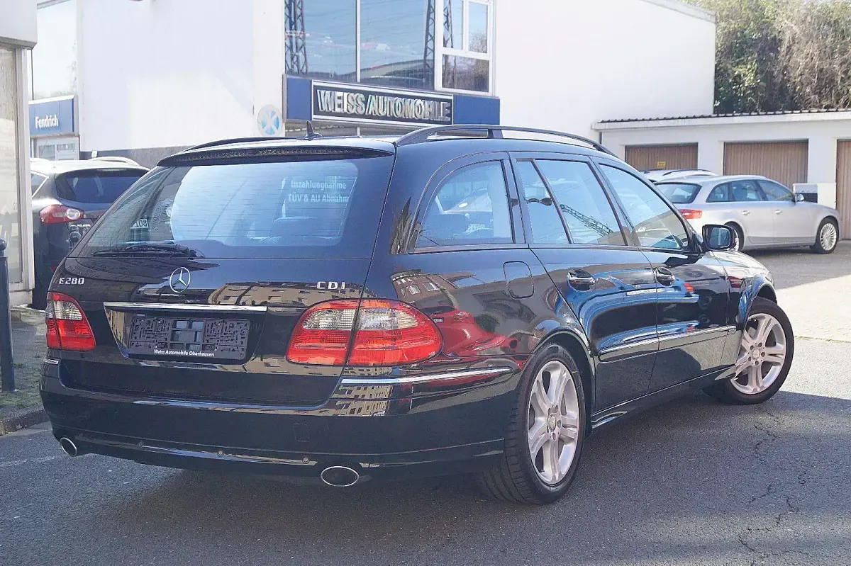 Używany Mercedes E280 Avantgarde 190 KM (139 kW) 2008 Czarny Kombi