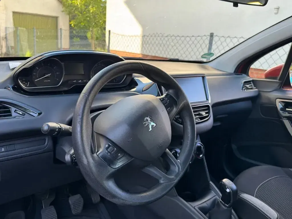 Gebraucht Peugeot 208 Active 82 PS (60 kW) 2016 Rot Kleinwagen
