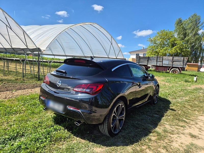 Gebraucht Opel Astra GTC 197 PS (144 kW) 2014 Schwarz Kleinwagen