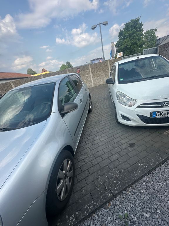 Silber Gebraucht 2006 VW Golf V Comfortline Limousine | 1.300 € (Superpreis) - Bild 1/4