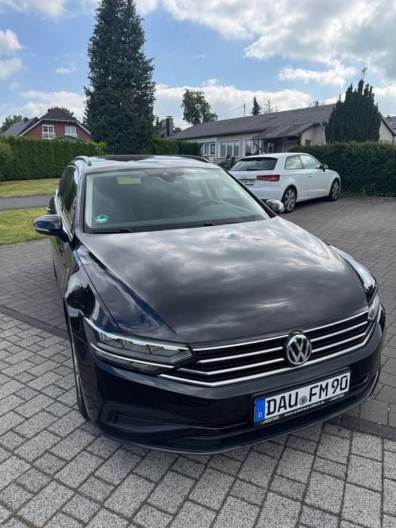 Schwarz Gebraucht 2020 VW Passat Comfortline Kombi | 13.500 € (Superpreis) - Bild 1/4