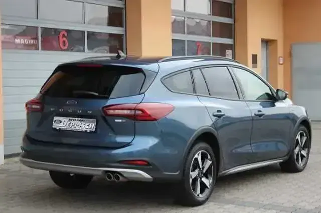 Second-hand Ford Focus Active 125 CP (91 kW) 2023 Albastru Berlinǎ