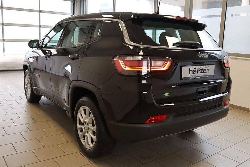 Gebraucht Jeep Compass 131 PS (96 kW) 2024 Schwarz SUV