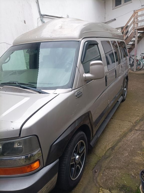 Second-hand Chevrolet Express 290 CP (213 kW) 2006 Argintiu Monovolum
