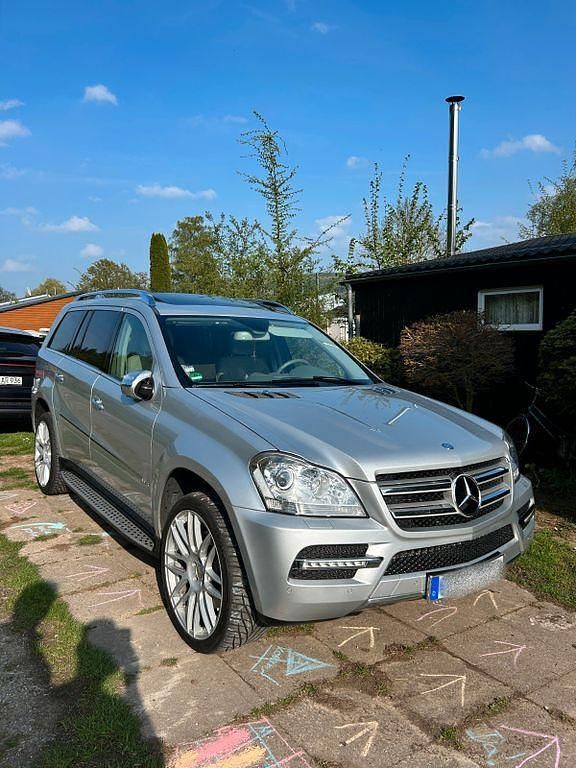 Silber Gebraucht 2009 Mercedes GL450 SUV | 24.995 € - Bild 1/4