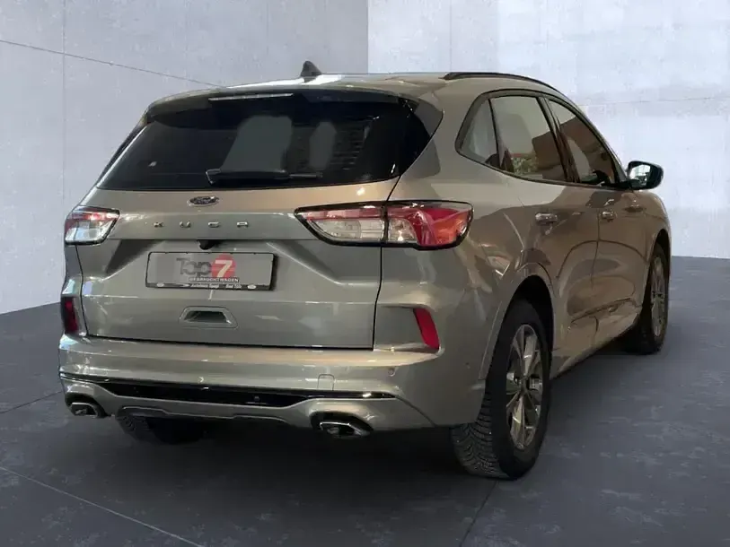 Gebraucht Ford Kuga ST-Line 120 PS (88 kW) 2023 Solar silver (silber) SUV