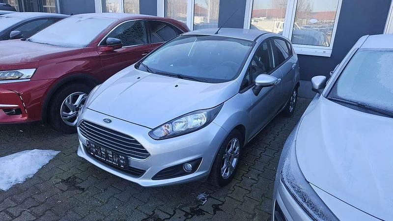 Gebraucht Ford Fiesta SYNC Edition 101 PS (74 kW) 2014 Polarsilber Limousine