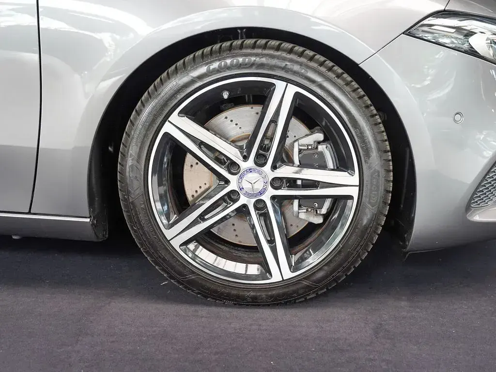 Gebraucht Mercedes A180 Progressive 116 PS (85 kW) 2018 Grau Limousine