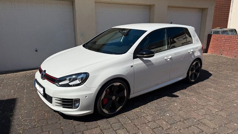 Weiß Gebraucht 2011 VW Golf VI Edition Limousine | 20.999 € - Bild 1/4