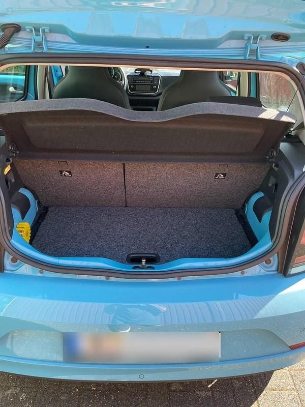 Second-hand VW up! 60 CP (44 kW) 2020 Albastru Hatchback